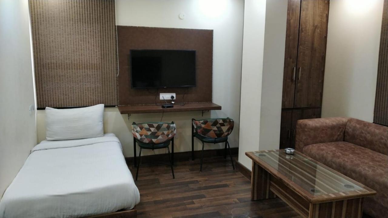 Hotel Singh Continetal Delhi  Exterior photo