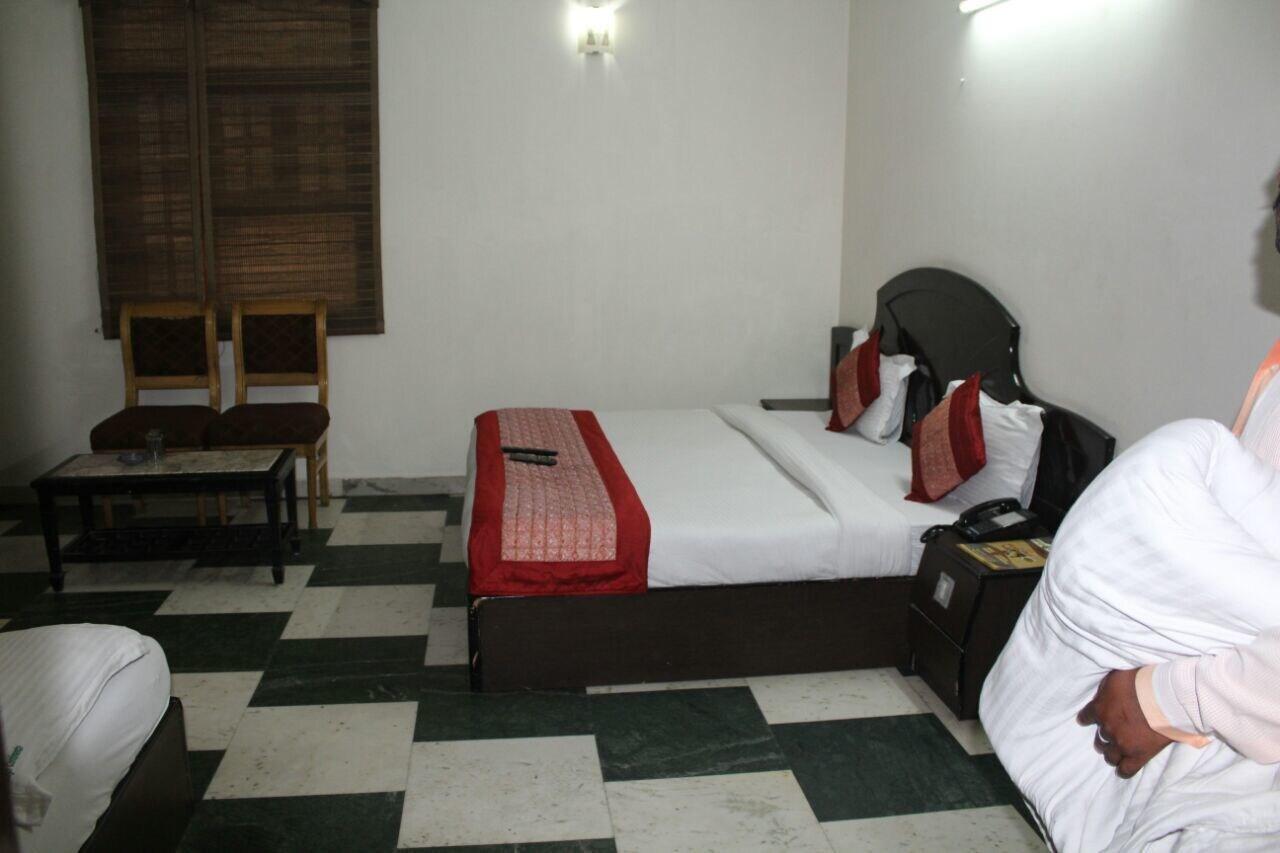 Hotel Singh Continetal Delhi  Exterior photo