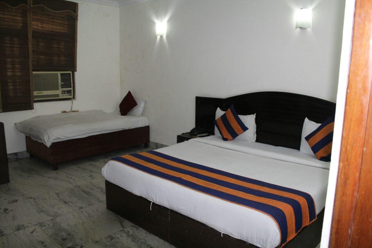 Hotel Singh Continetal Delhi  Exterior photo