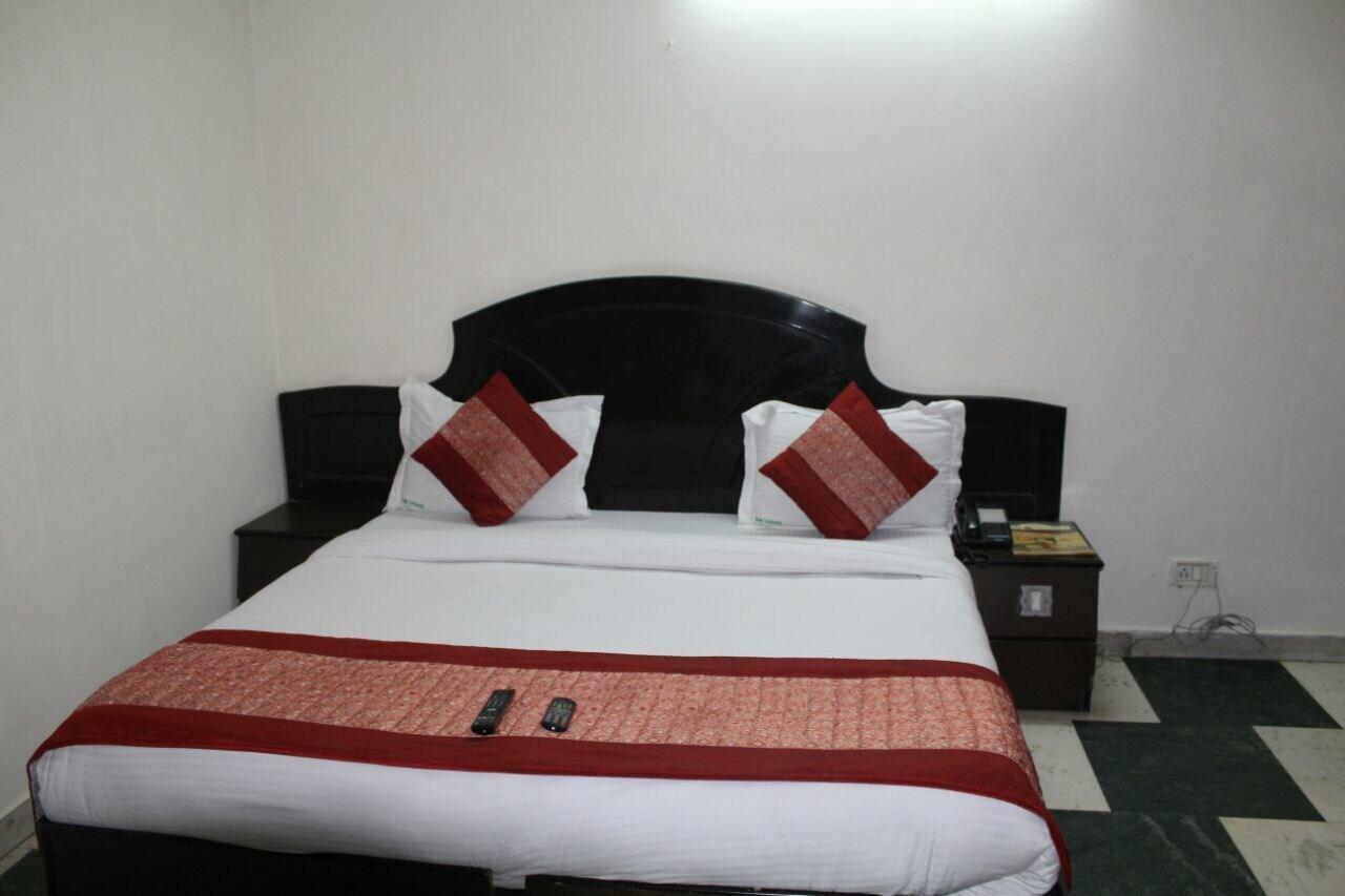Hotel Singh Continetal Delhi  Exterior photo