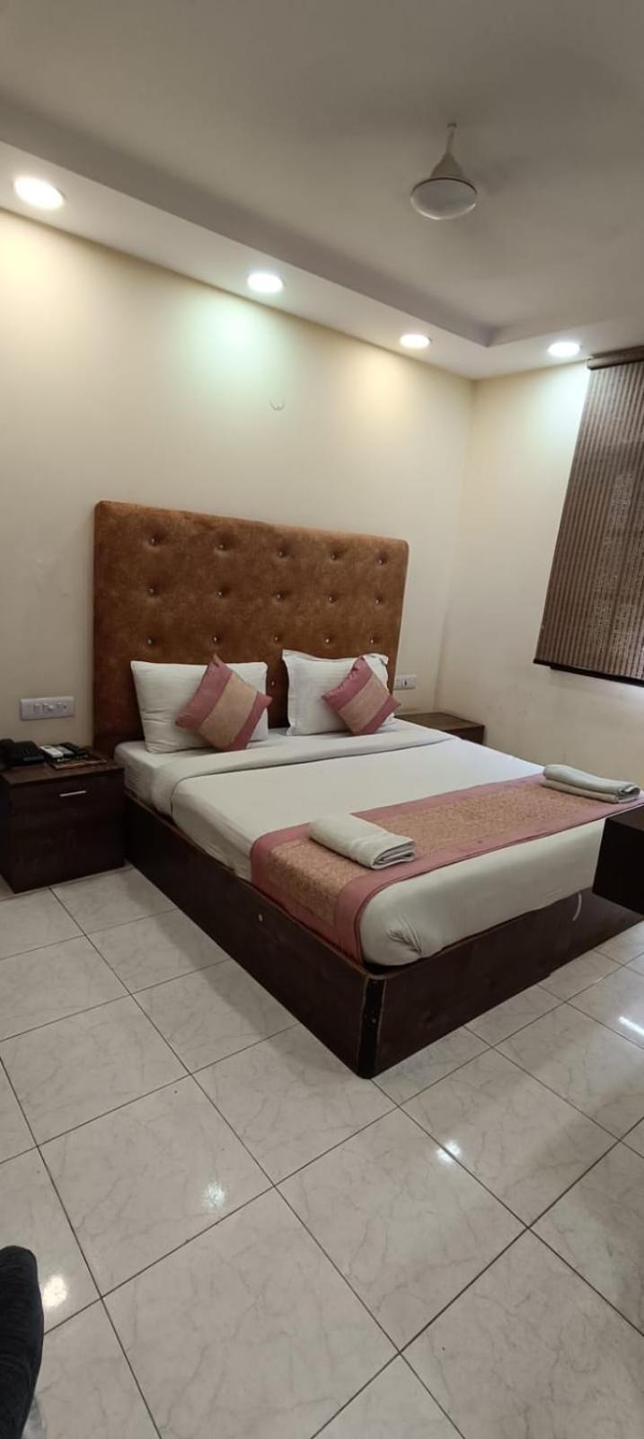 Hotel Singh Continetal Delhi  Exterior photo