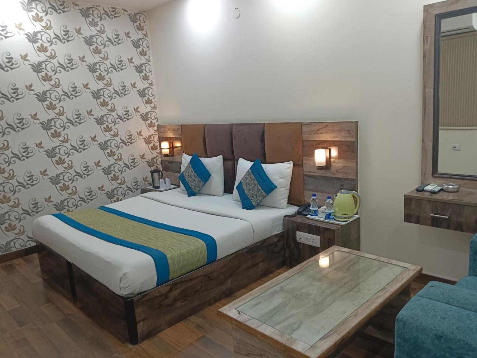 Hotel Singh Continetal Delhi  Exterior photo