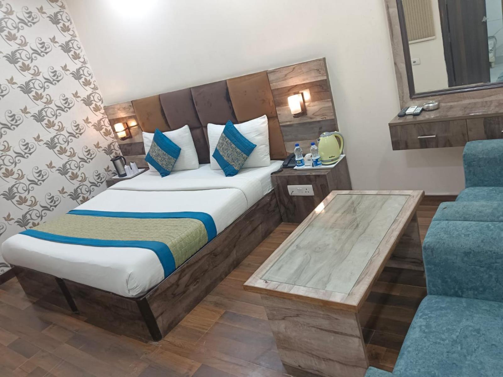 Hotel Singh Continetal Delhi  Exterior photo