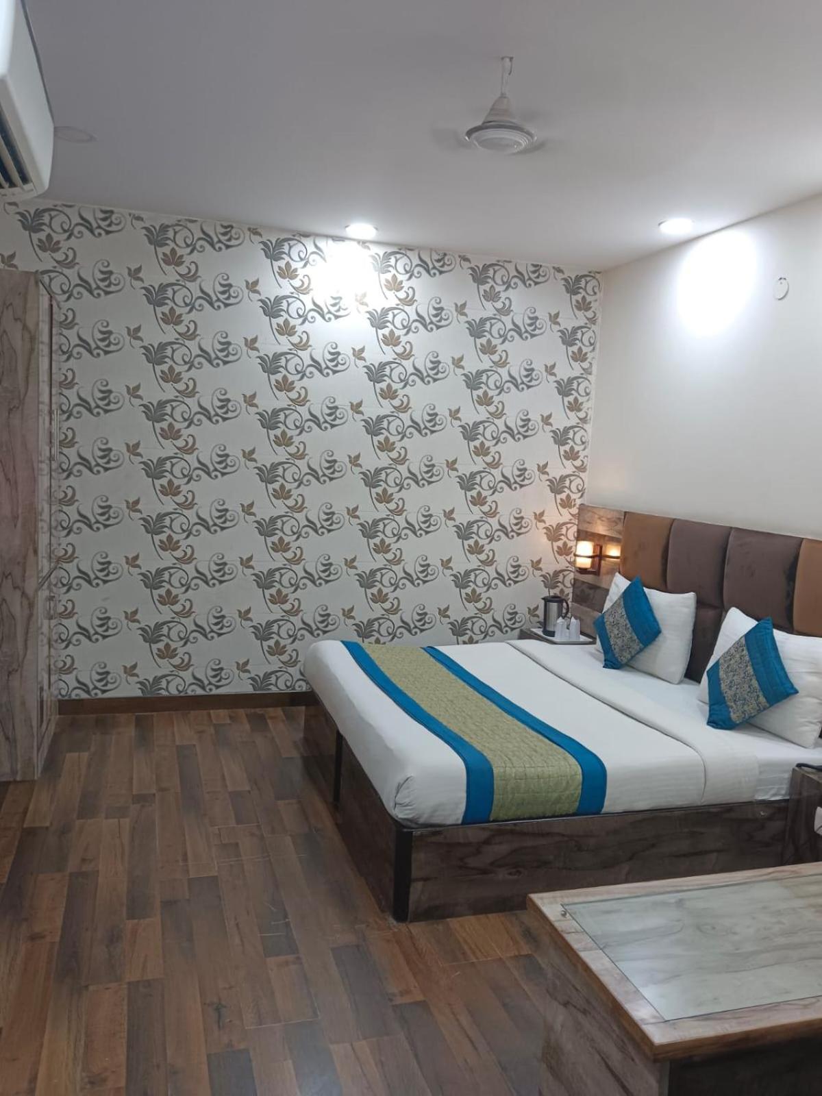Hotel Singh Continetal Delhi  Exterior photo